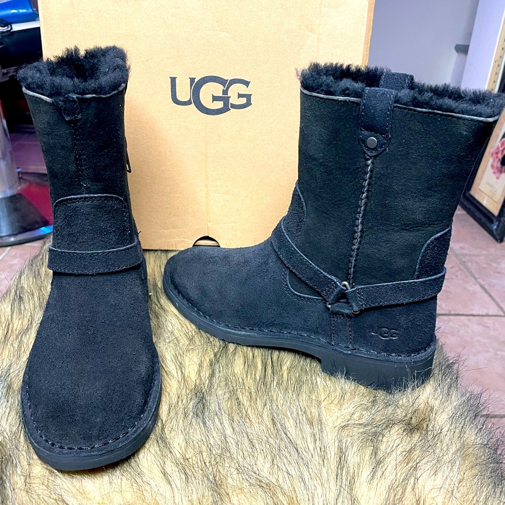 UGG W AVELINE BLK.                         KIDS